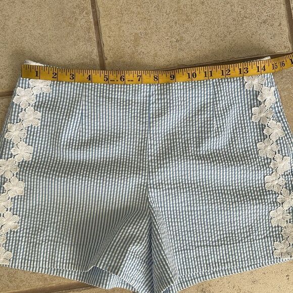Draper James Women’s Blue & White Seersucker Floral Lace High Waisted Short - Picture 10 of 10